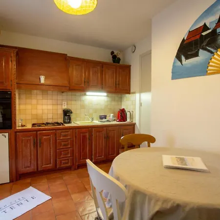 Biron, 2 Pièces, 2 Personnes - Fr-1-616-122 Appartamento *